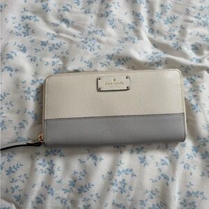 kate spade Two-Tone Zip Around Wallet in Cream & Light Gray